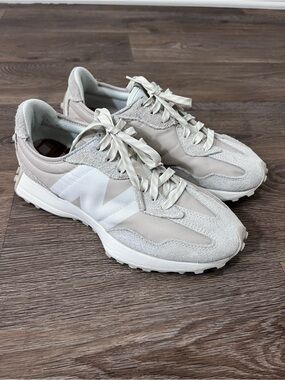 New Balance 327 white trainers. Size US 8 men women 9.5 #sneakers #lifestyle/401